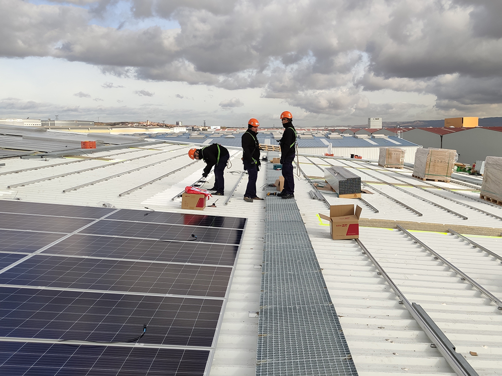 Instalación fotovoltaica de autoconsumo sin excedentes para Lider papel